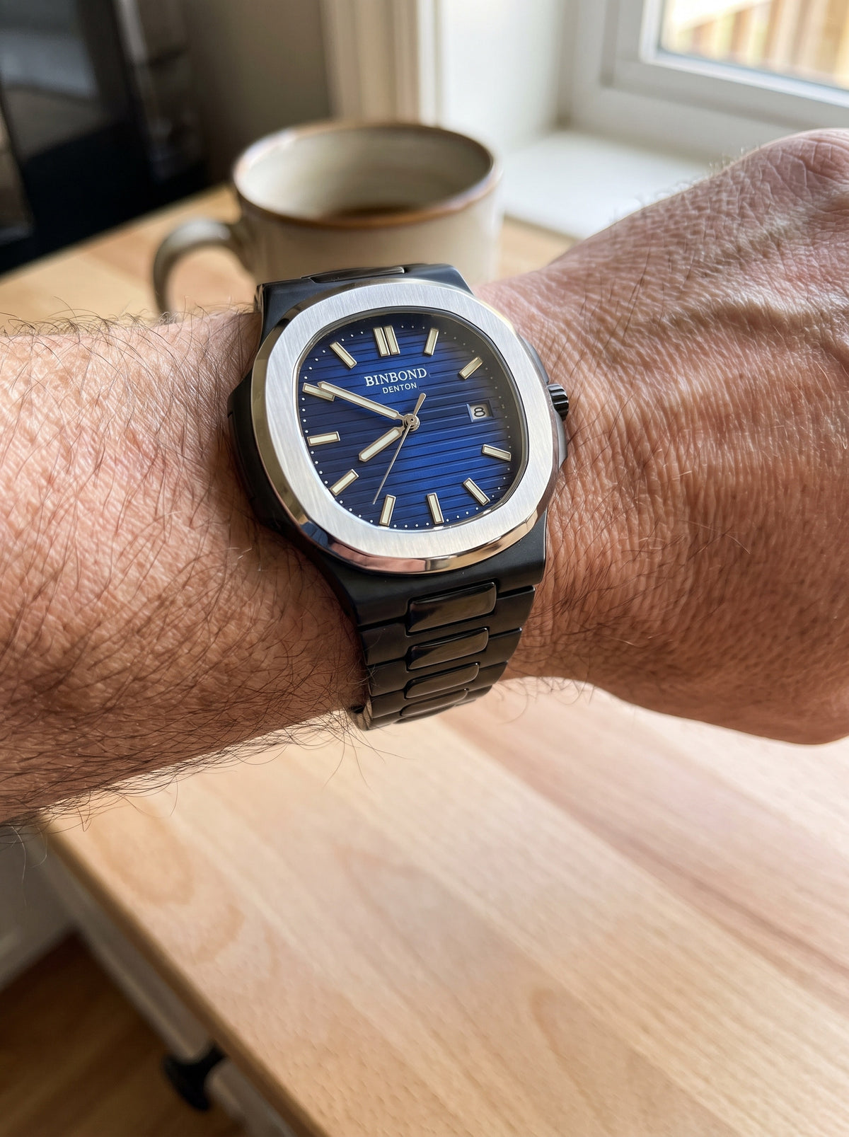 La montre, de près